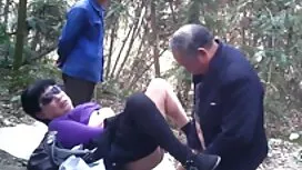 Em gái của mình, sec ...