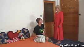 Cô gái với bộ ngực l ...