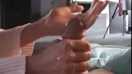 Gái chị em ở trong s ...