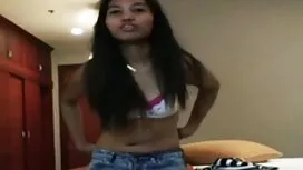 Amelia trong nhà phi ...
