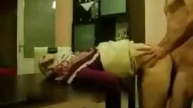 Cô gái tắm với nhau  ...