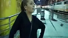 Em gái trong phòng t ...