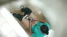 Ba người đàn ông bị  ...
