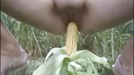 Giữa hai người ra và ...